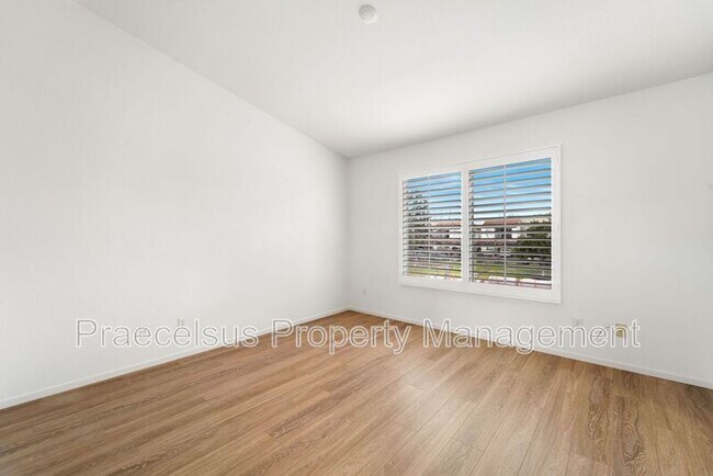 Building Photo - 8265 Gold Coast Dr