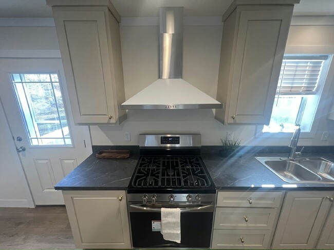 Building Photo - 582 Cimarron
