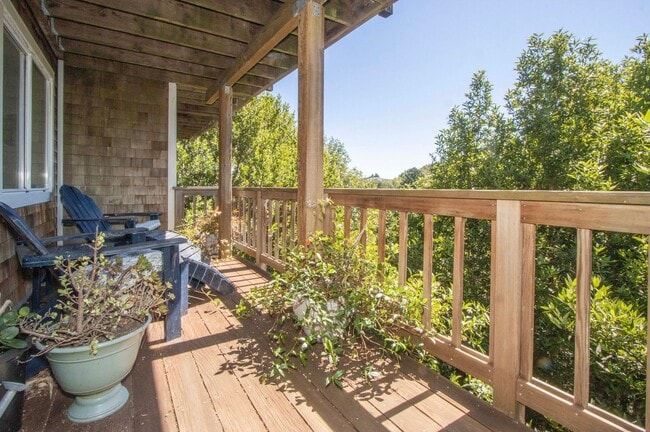 Building Photo - 483 Green Glen Way