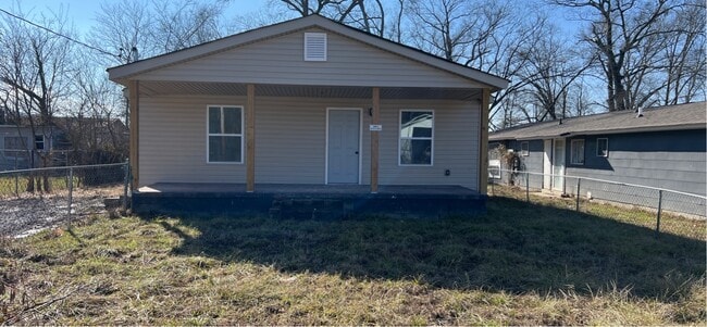 Primary Photo - 2010 Appling St