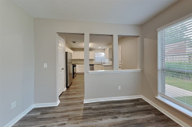 Building Photo - 19018 Oakway Dr