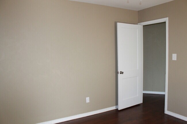 Building Photo - 3 Beds - Tinker Close