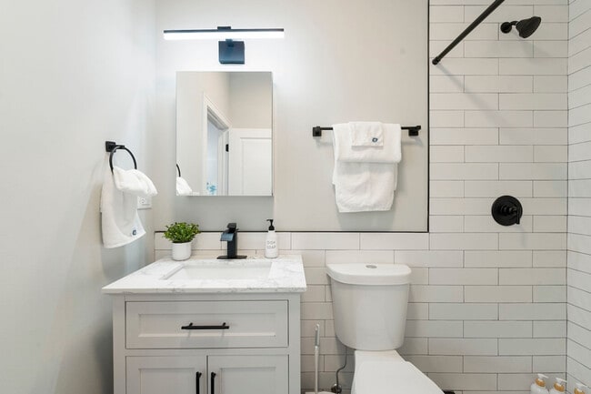 Building Photo - 1900 W 17th St