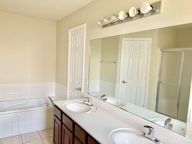 Building Photo - 2309 SW 15th St