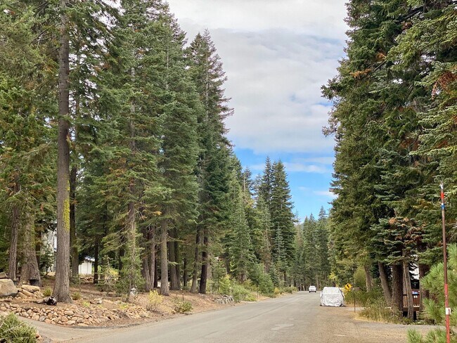 Building Photo - New to the Rental Market! FURNISHED Custom 3 Bdrm Hm w/Garage
