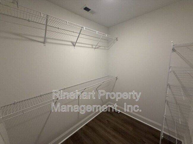 Building Photo - 233 Lincoln Rd