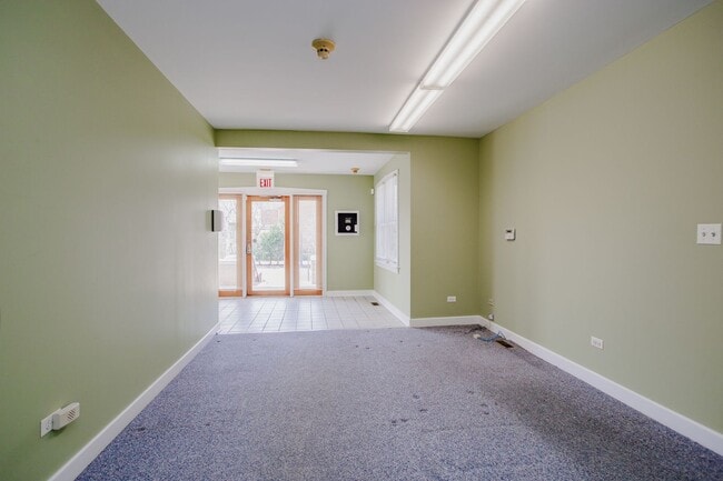 Building Photo - 1305 Oswego Rd