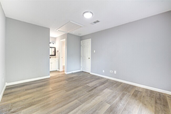 Building Photo - 3929 Tanglewilde St