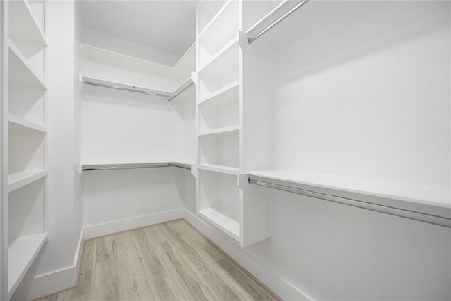 Building Photo - 608 W 28th St