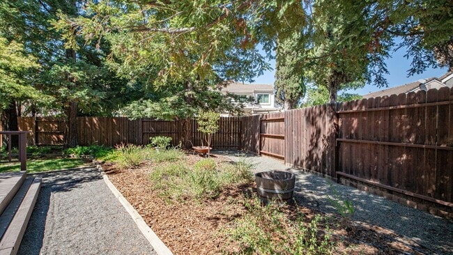 Building Photo - 4 BR/3BA Home in Laurel Creek with Park-Li...