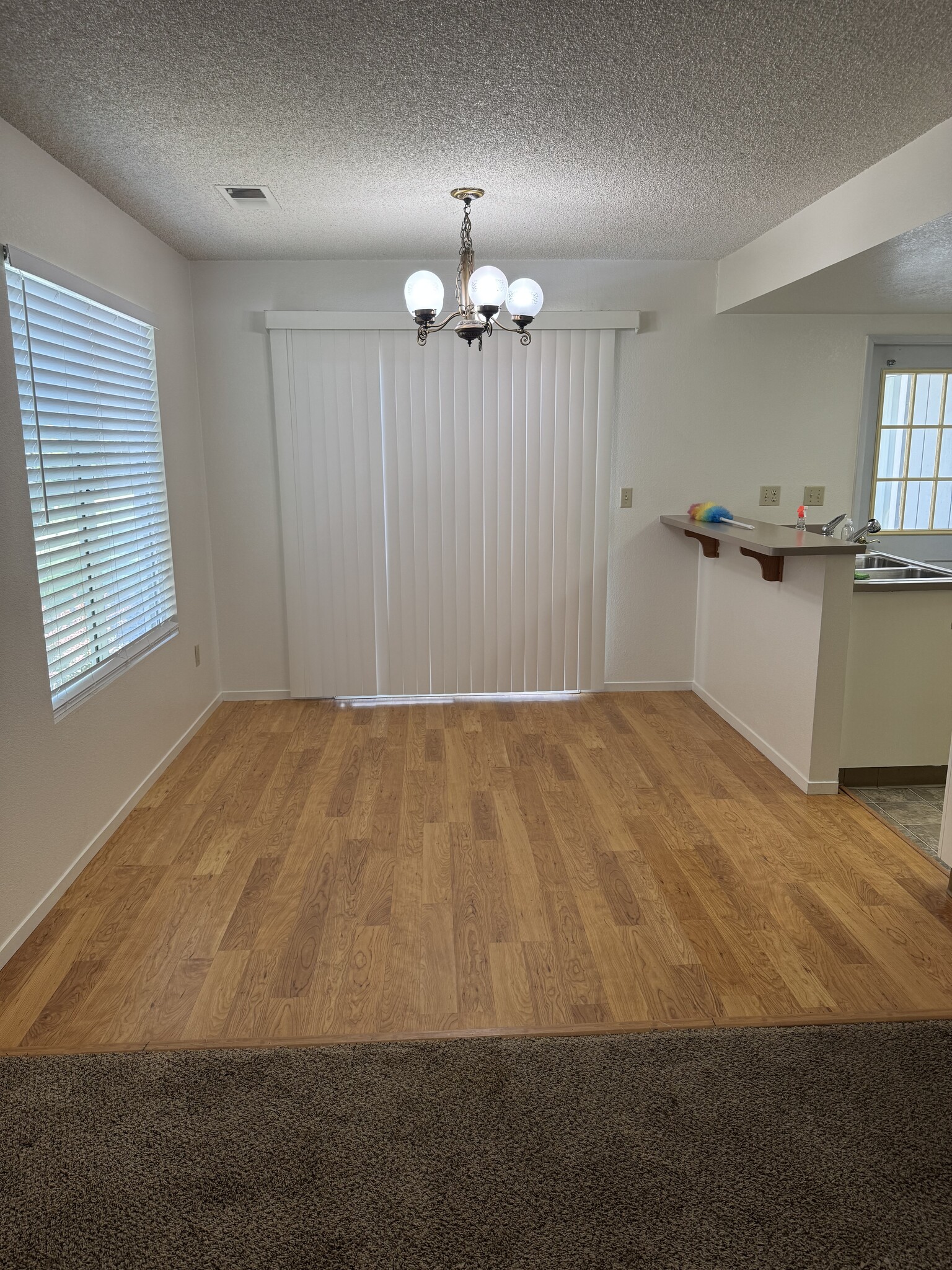 Dining area - 102 Marina Dr N