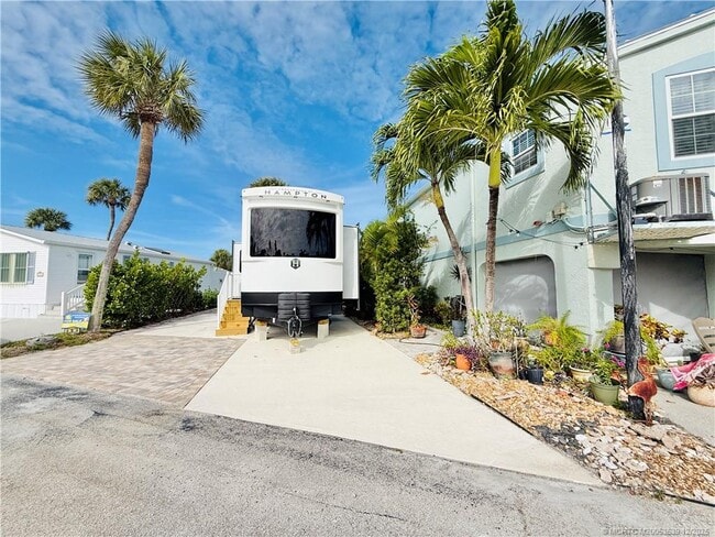 Building Photo - 10725 S Ocean Dr