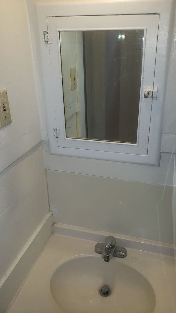 Building Photo - Darling 2br/1ba in Five Points. Apartment unit in historic home. Available 7/15!