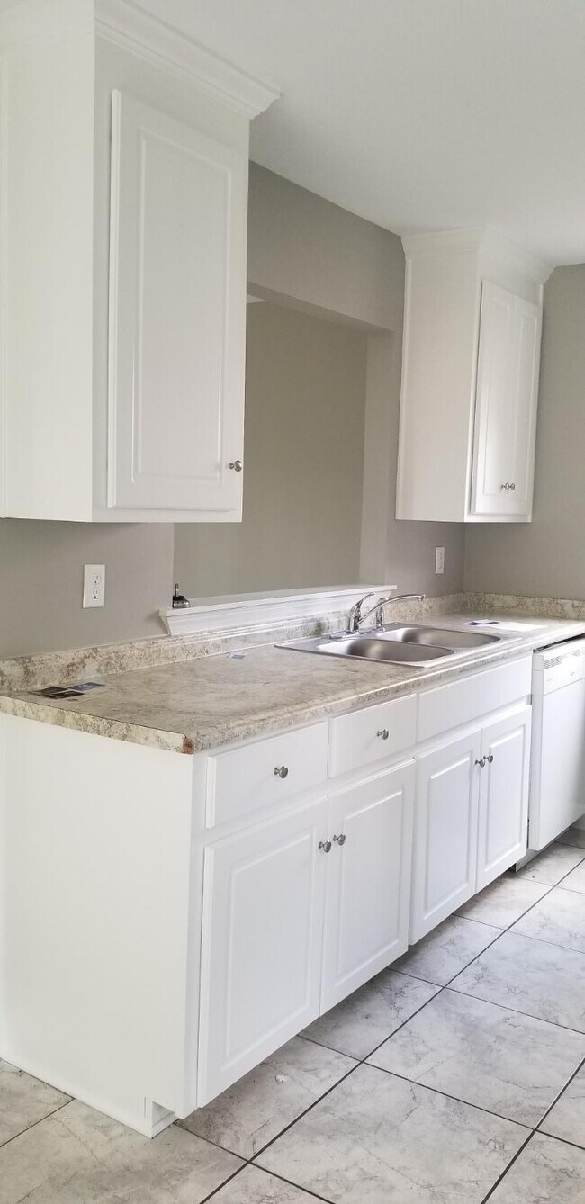 Building Photo - 181 Candle Brook Dr
