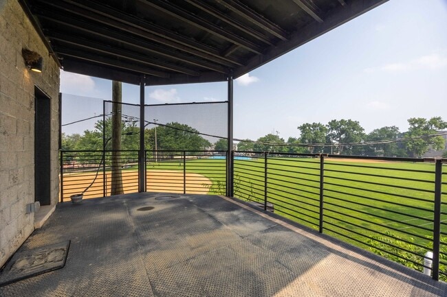 Building Photo - 3253 N Elston Ave