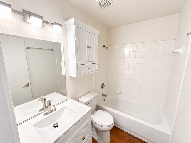Building Photo - AVAILABLE NOW, APPLY AT OUR WEBSITE TODAY!