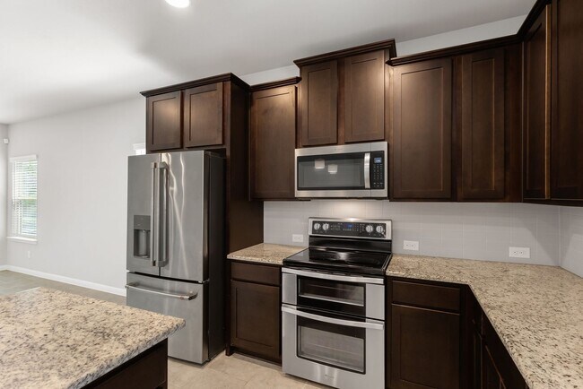 Building Photo - 3 Bedrooms and 2.5 Bathrooms located in Ca...