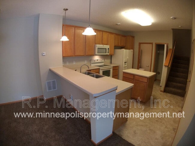 Building Photo - 10800 Hawthorn Trail