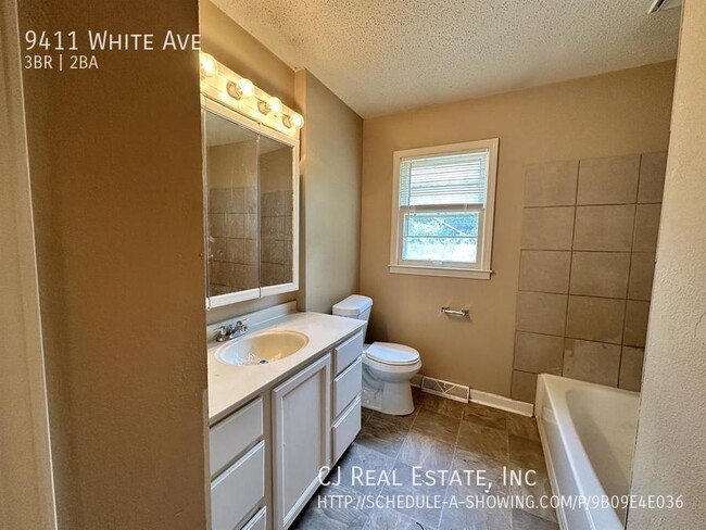 Building Photo - 9411 White Ave