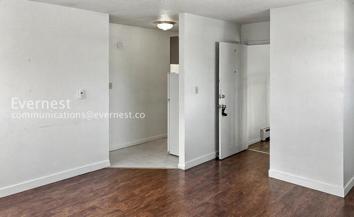 Building Photo - 1305 Burton Ct