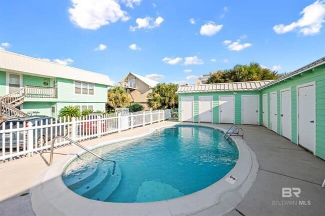 Building Photo - 979 W Lagoon Ave