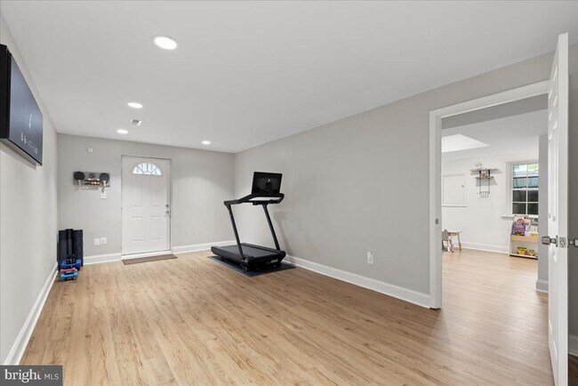 Building Photo - 9472 Lapstrake Ln