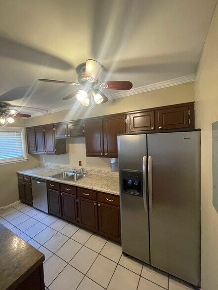 Building Photo - 6947 Highland Park Dr