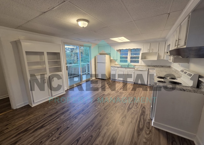 Building Photo - 721 Davis St