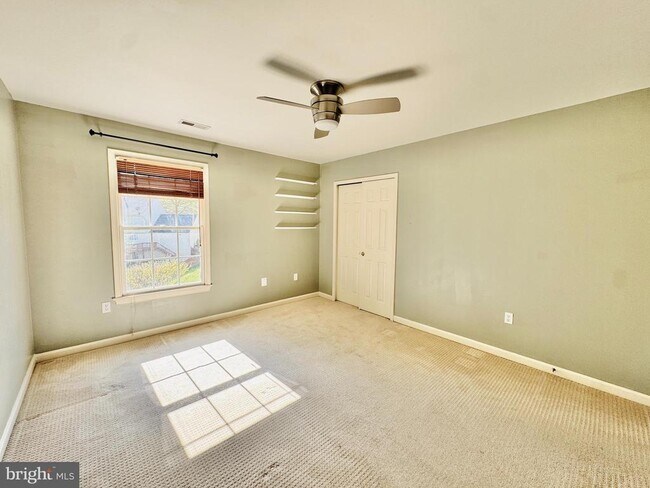 Building Photo - 28 Scotland Cir