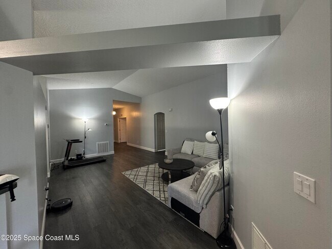 Building Photo - 2425 Bayhill Dr
