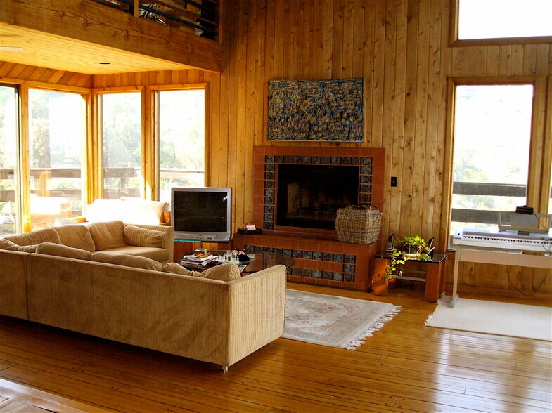 Building Photo - 8561 Cole Crest Dr