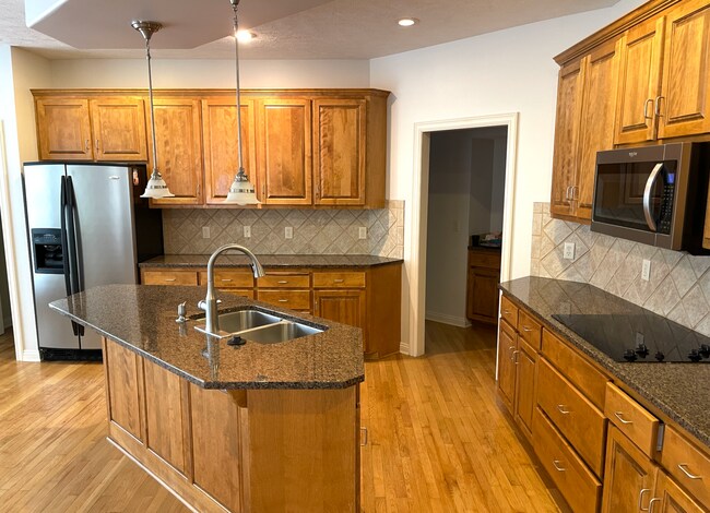 Building Photo - Comfort Meets Function in This 4-Bedroom H...