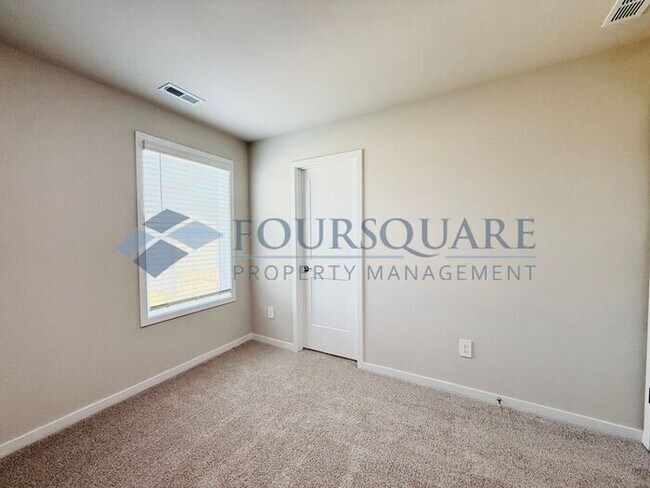 Building Photo - Modern 4-Bed / 2.5-Bath Single-Family Home with Loft, Gas Fireplace & 2-Car Garage – Near Downtow...