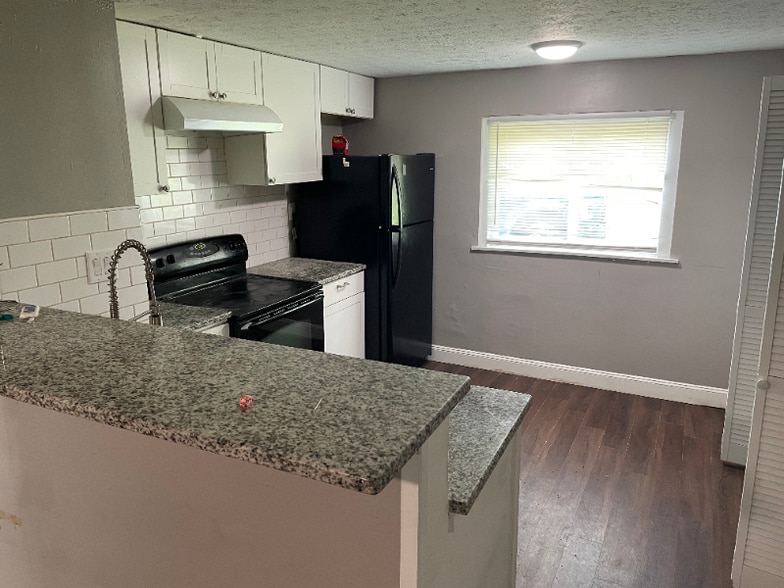 Building Photo - 3631 Cushing Dr