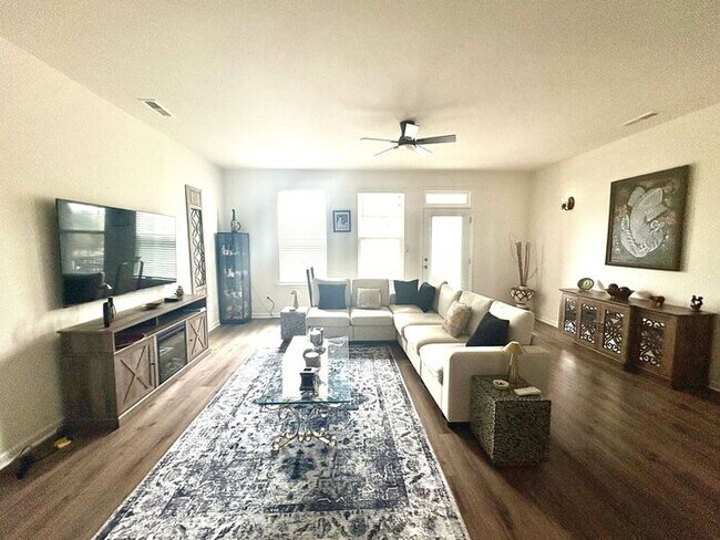 Building Photo - Scenic 3-Bed Townhome with Screened Porch, First Floor Storage & 1-Car Garage – Overlooking the G...