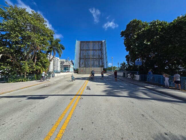 Building Photo - 60 Venetian Dr