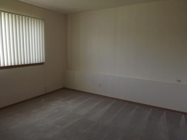 Building Photo - Wonderful Split-Level 3 bedroom 2 bath hom...