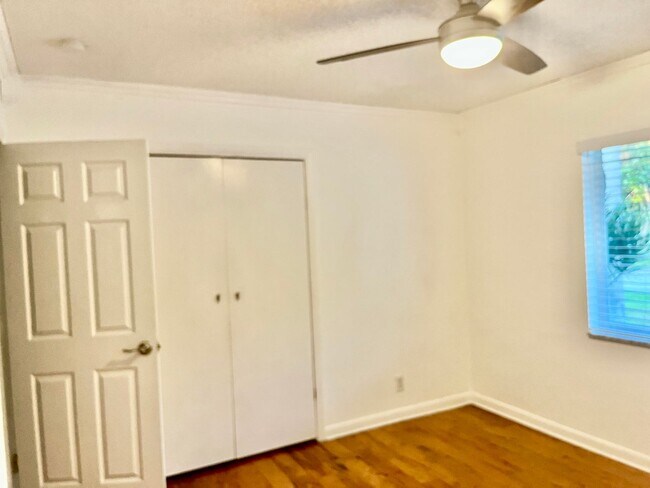 Building Photo - 2631 SW 4th St