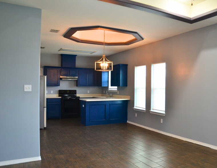 Primary Photo - 3100 Basil Dr