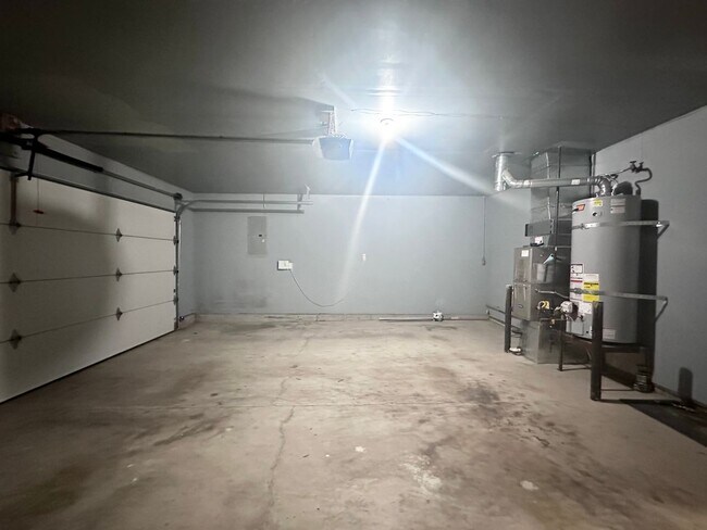 Building Photo - Wonderful centrally located Powell Butte 3...