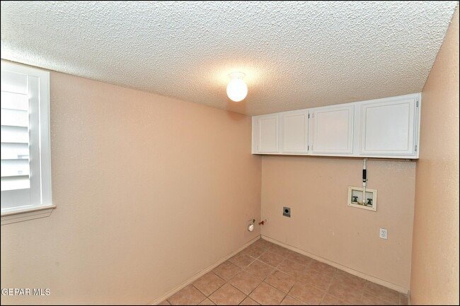 Building Photo - 1416 Stone Canyon Way