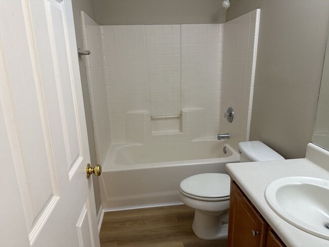Building Photo - 247 Laurel Hill Cir