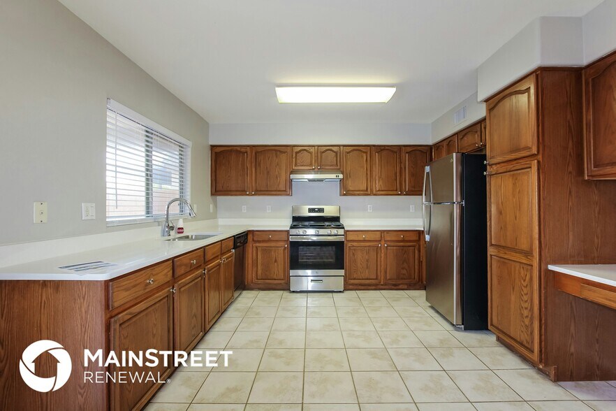 Building Photo - 17647 N 167th Dr