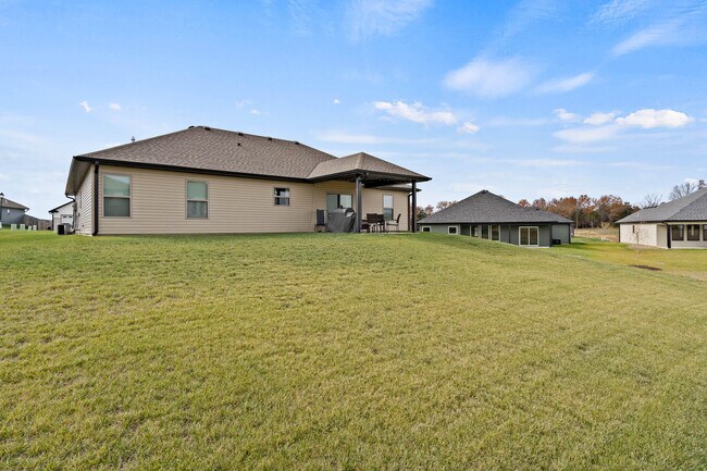 Building Photo - 3401 Yellowwood Dr