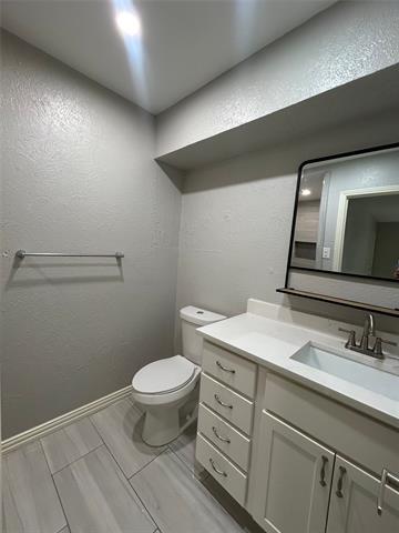 Building Photo - 5826 Sandhurst Ln