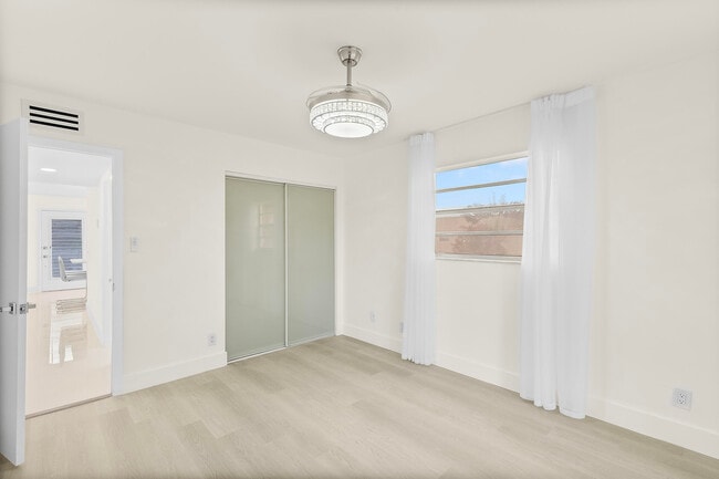 Building Photo - 361 Normandy Ln