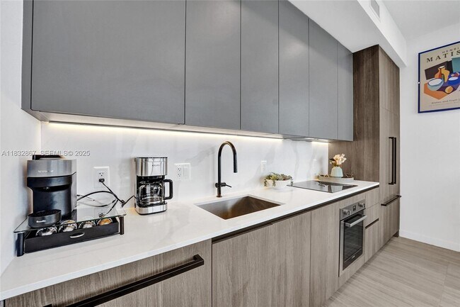 Building Photo - 580-572 72nd St