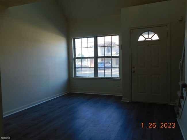 Building Photo - 3 br, 1.5 bath Townhome - 7926 Van Patten Rd