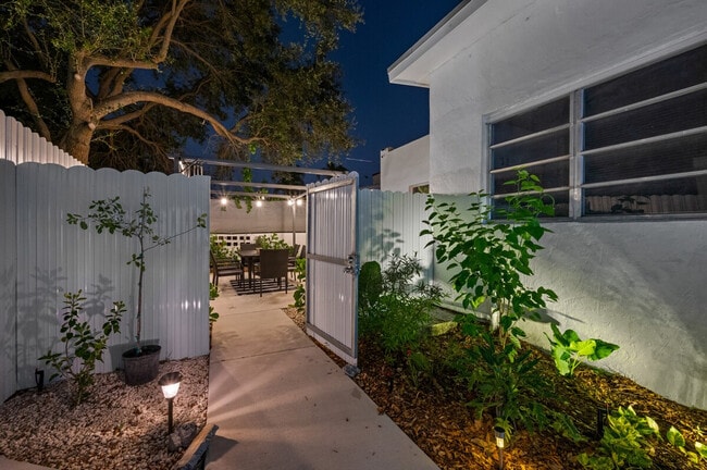 Building Photo - 11 NW 68th Terrace