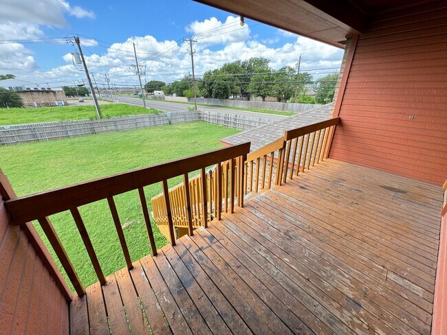 Building Photo - 5702 Greengate Dr